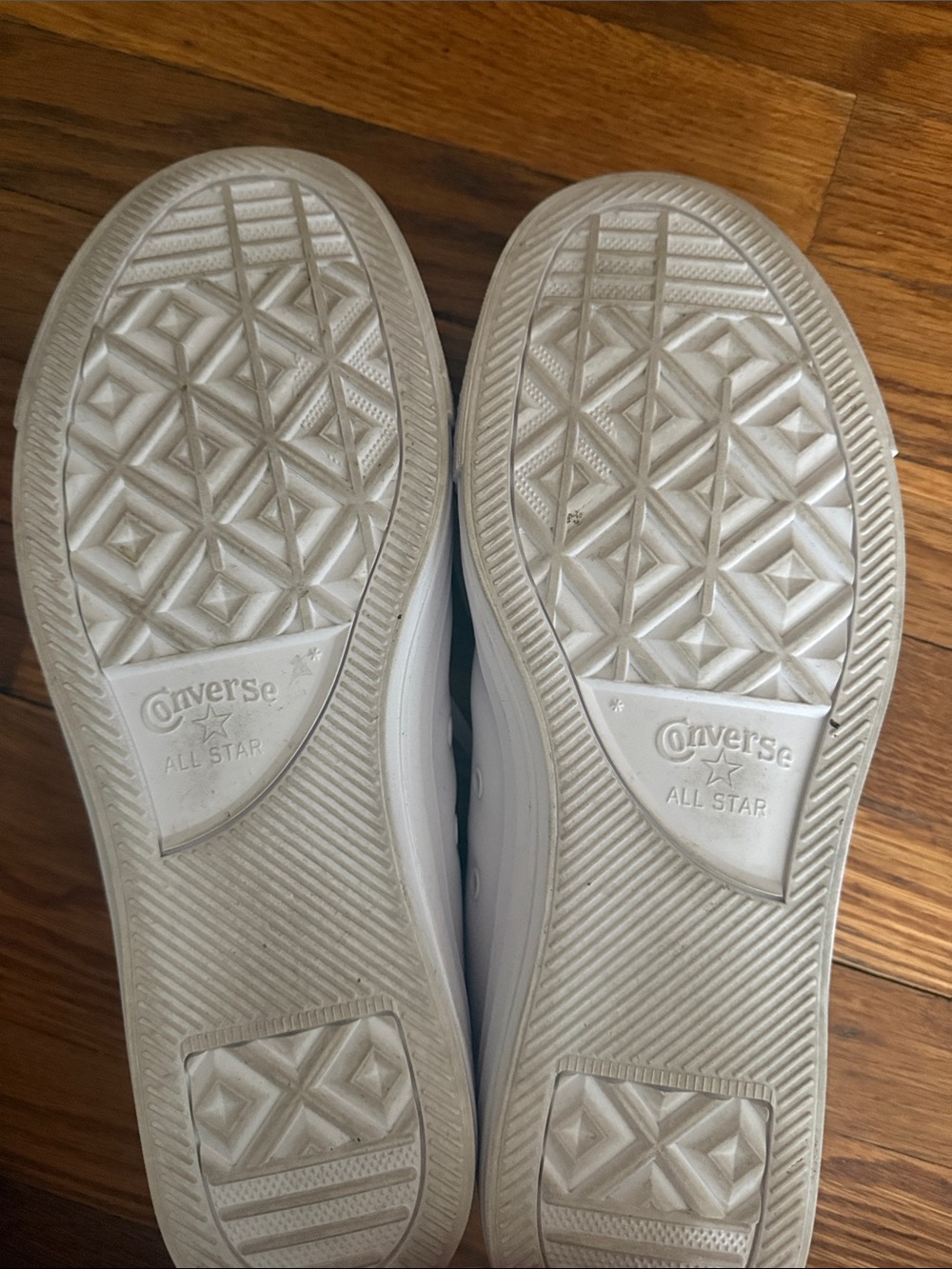 Converse White Low-Top Leather Sneakers - Picture 4 of 4
